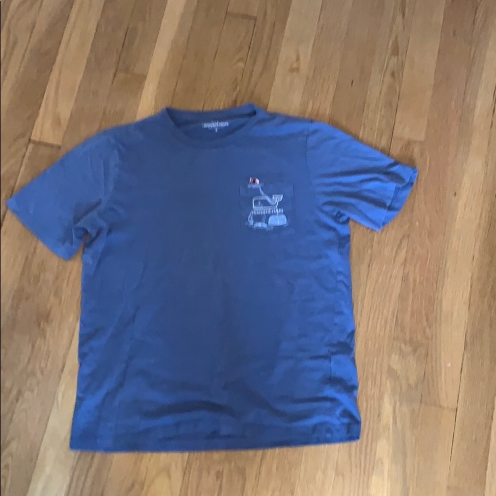 Blue vineyard vines t-shirt